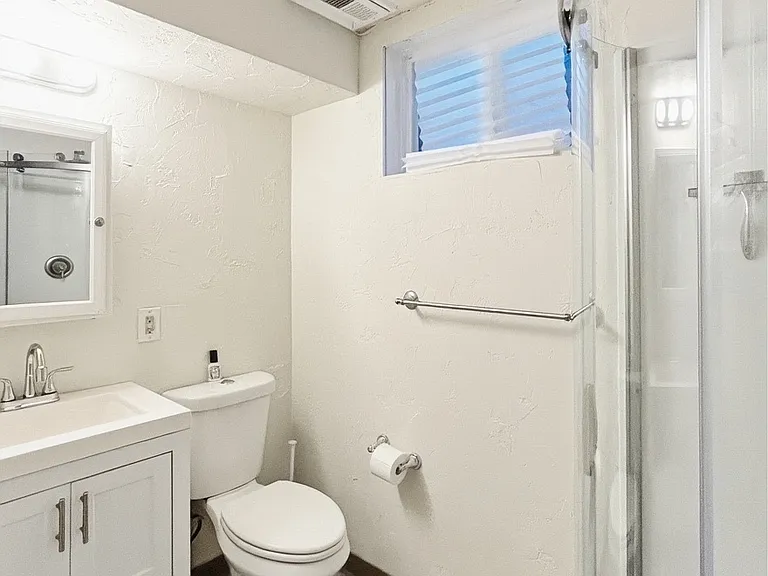 2405 W Elizabeth St — Photo 31