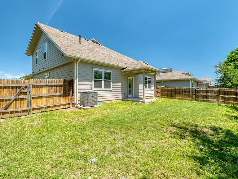 7501 Smallwood Dr — Photo 30