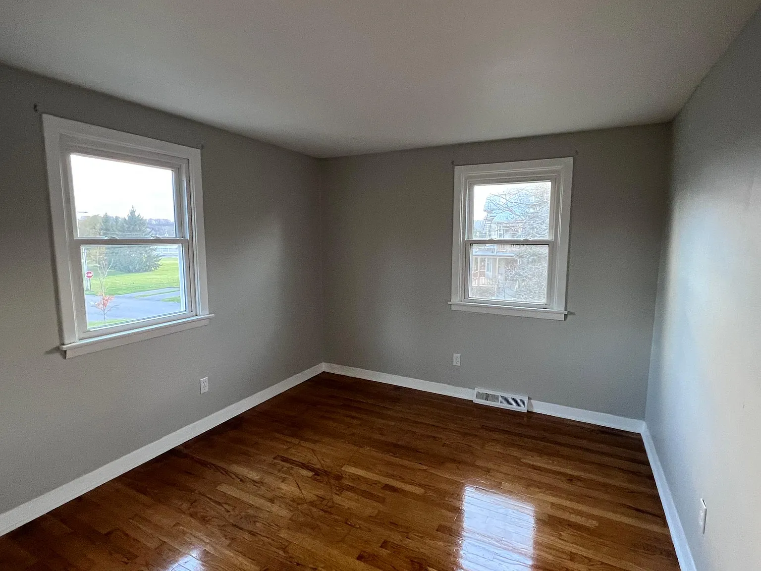 102 Park Dr — Photo 3