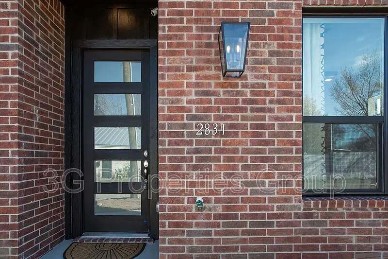 3 bed, 2.5 bath, 1957 sqft, $2,395 — Photo 2