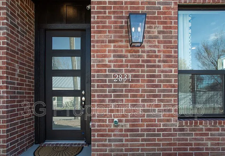 2807 Stanley Ave — Photo 3