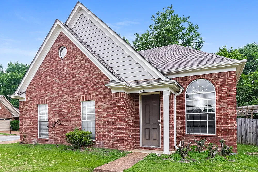 3 bed, 2.0 bath, 1300 sqft, $2,410 — Photo 3