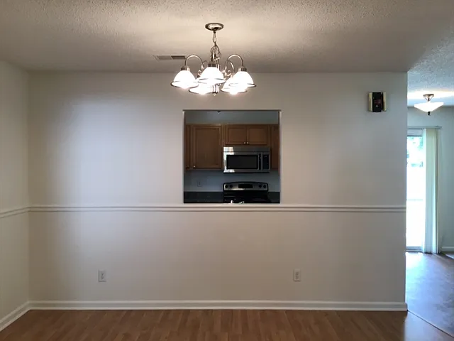 323 Aberdeen Cir — Photo 6