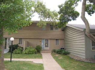 221 Windsor Ln, New Brighton, MN 55112