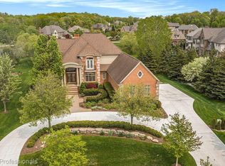 2832 Croftshire Ct, Rochester, MI 48306