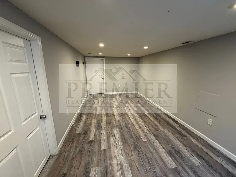 504 Westwood Dr — Photo 15