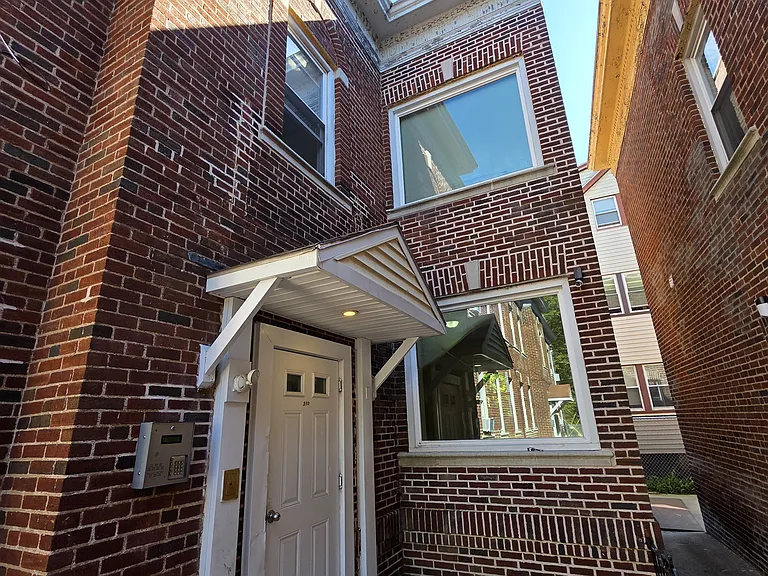 310 Edgewood Ave #D — Photo 1