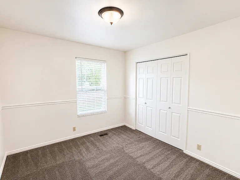 1564 E Hidden Valley Dr — Photo 14