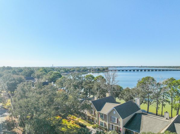 285 Shalimar Dr, Shalimar, FL 32579