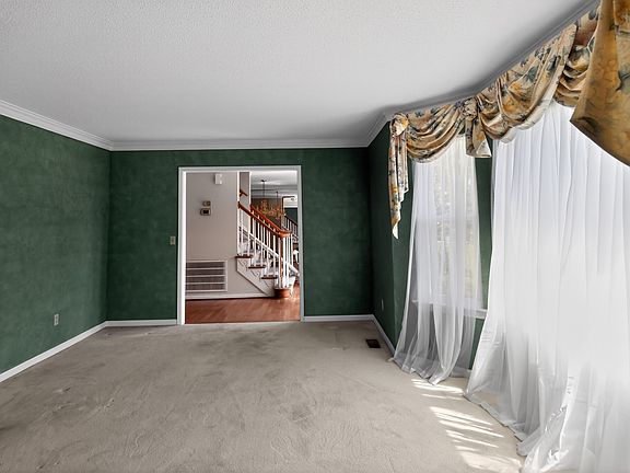 4th image of 1921 Crystal Lake Ln