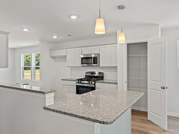 5th image of 7203 Heirloom Ln