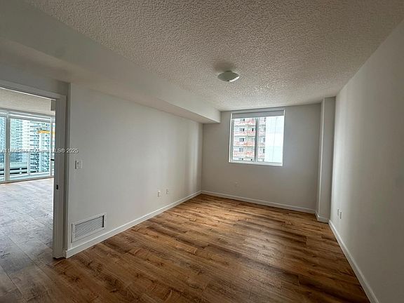 4th image of 601 NE 23rd St #Penthouse 2
