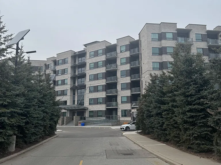 383 Main St E #422 — Photo 1