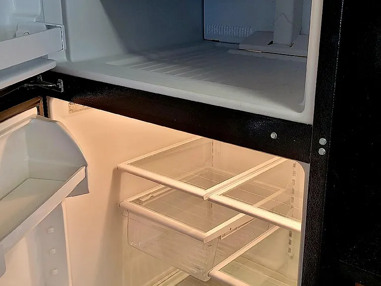 !8 Square FootnRefrigerator with Easy Clean Glass Shelving