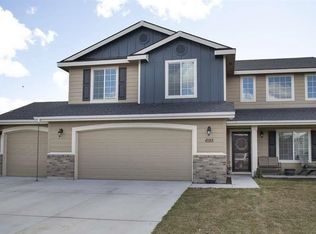 695 SW Nugget St, Mountain Home, ID 83647