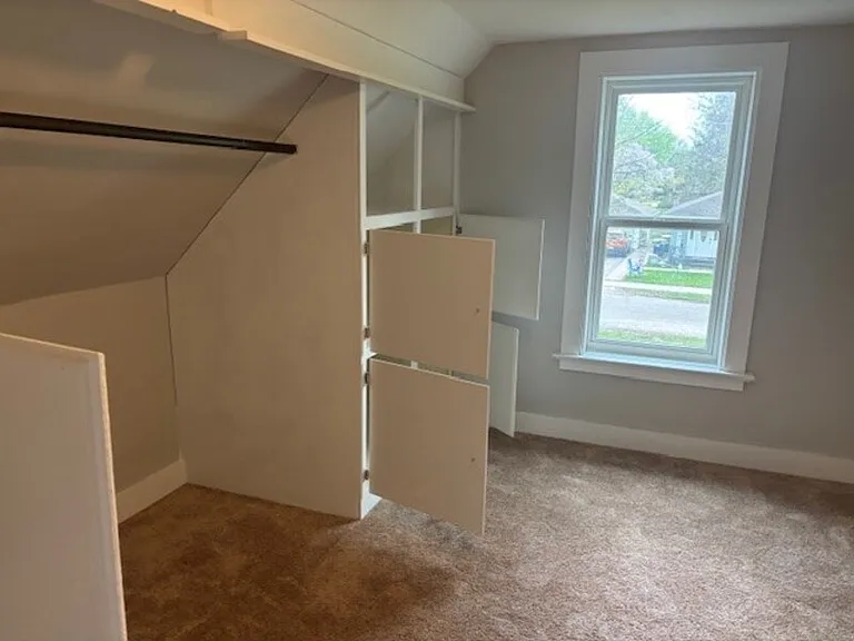 327 George St — Photo 17