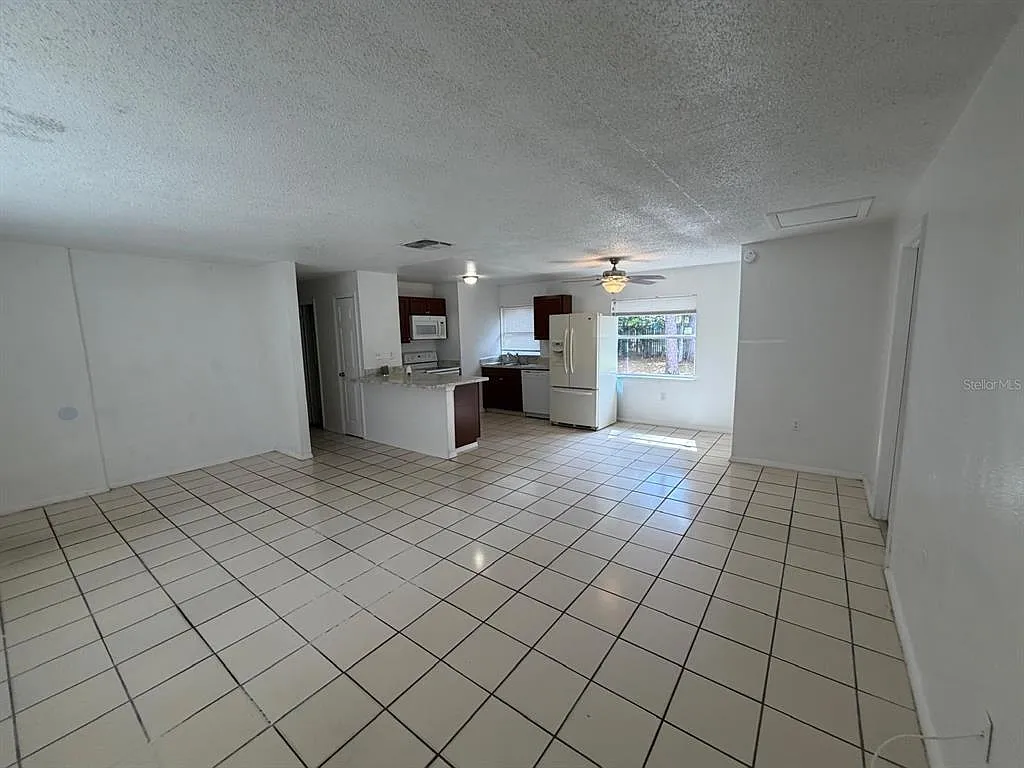 4 bed, 2.0 bath, 1368 sqft, $1,999 — Photo 4