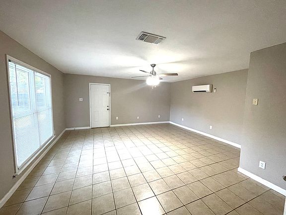 4th image of 5313 Kings Manor Dr