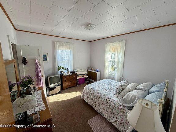 4th image of 327 Greenwood Ave