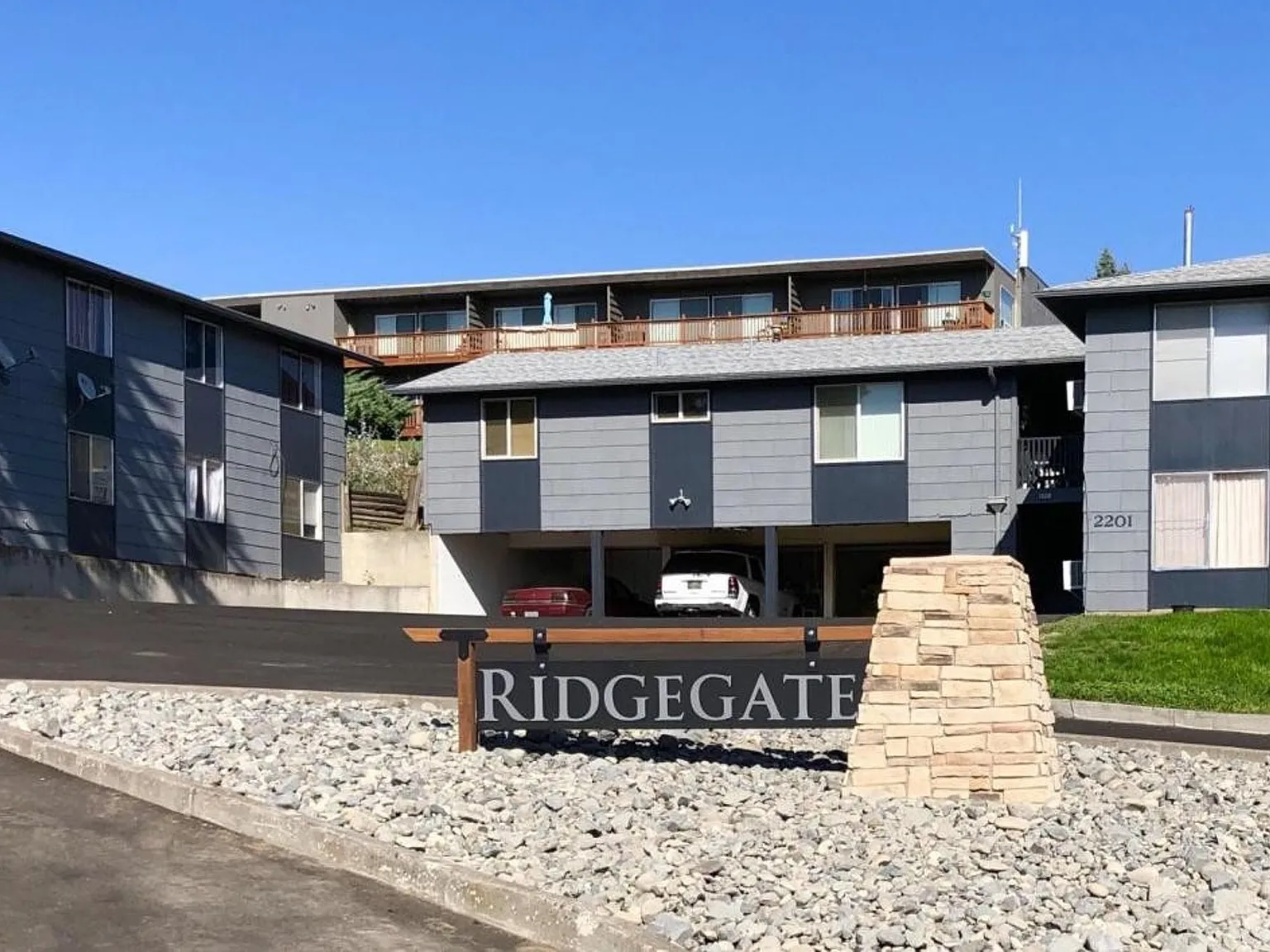 Ridgegate Apartments — Photo 1