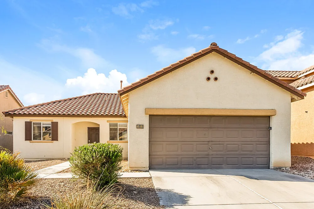3 bed, 2.0 bath, 1326 sqft, $2,055 — Photo 1