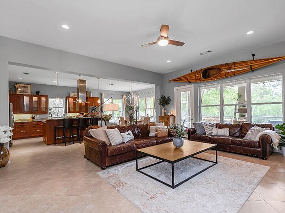 3rd image of 866 Coldwater Creek Cir