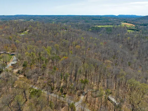 9 Oak Dr, Moneta, VA 24121