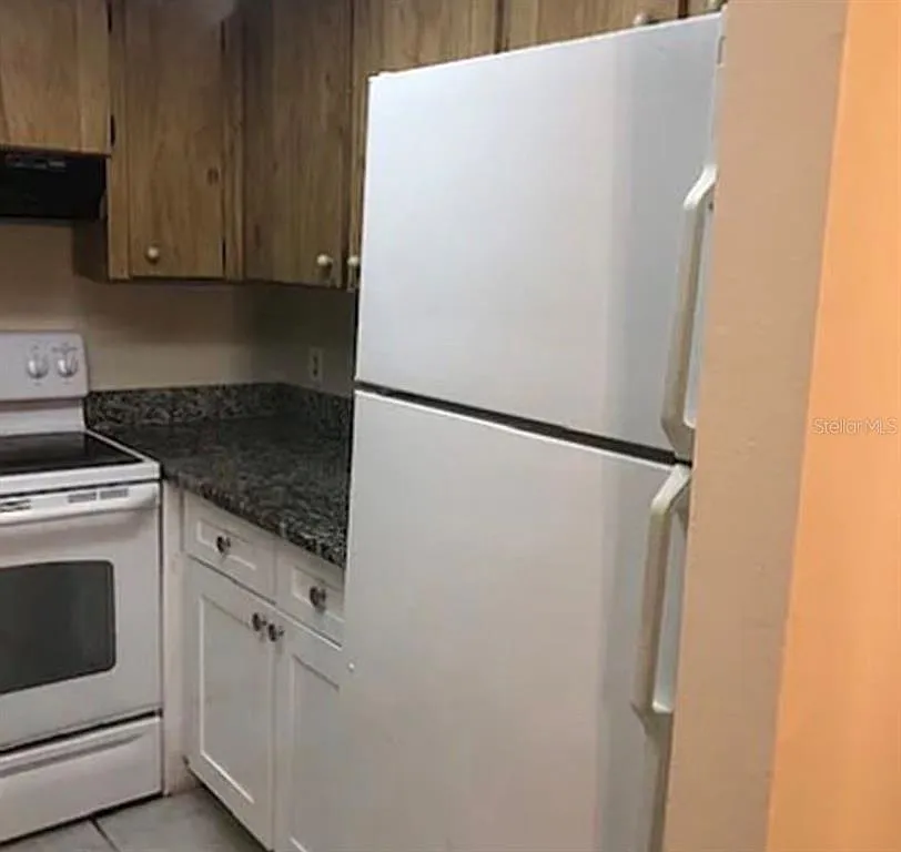 3 bed, 2.0 bath, 1200 sqft, $1,800 — Photo 2
