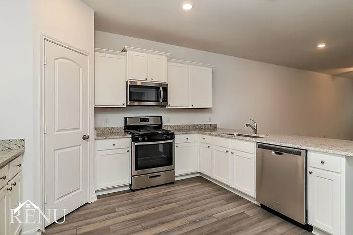 5 bed, 2.5 bath, 2543 sqft, $2,190 — Photo 4