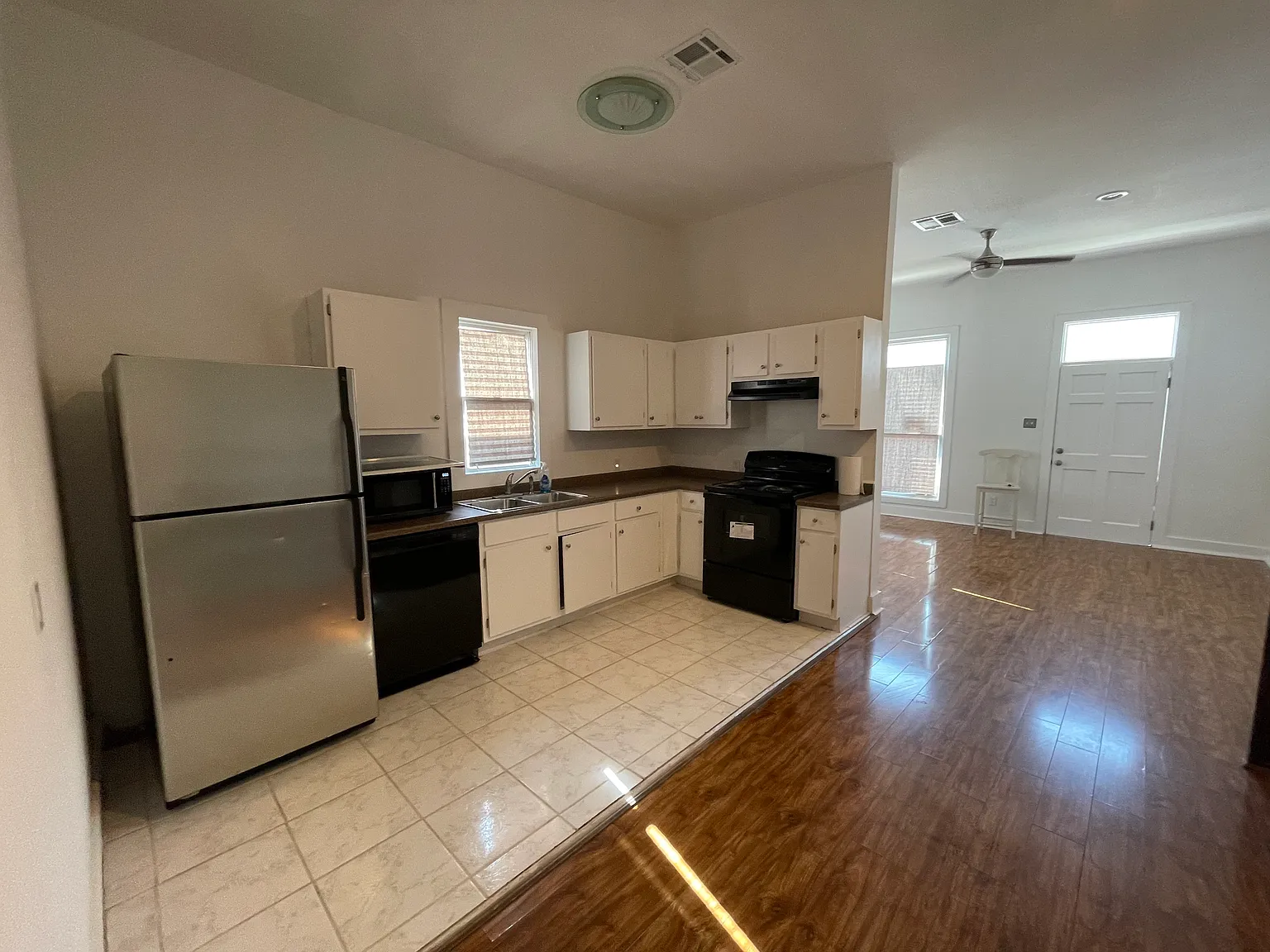 1 bed, 850 sqft, $1,500 — Photo 4