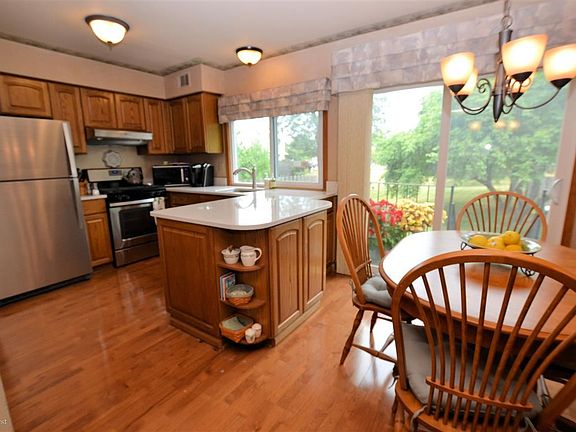3rd image of 37336 Glenbrook Dr