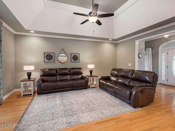 5th image of 426 Kingswood Dr