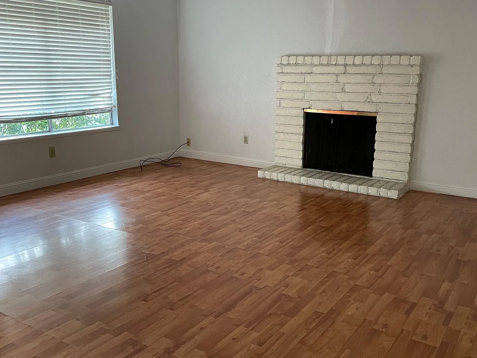 3 bed, 1130 sqft, $2,100 — Photo 3