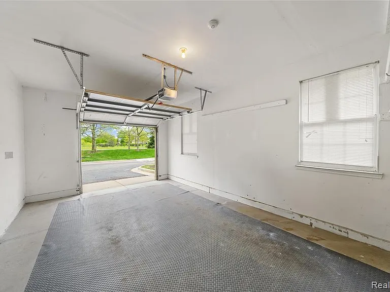 47408 Pembroke Dr — Photo 30