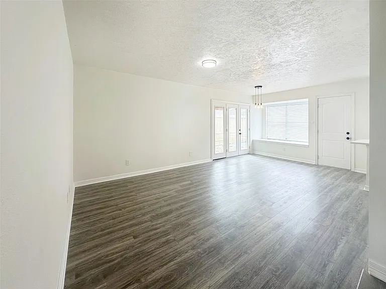 9843 Stableway Dr — Photo 12
