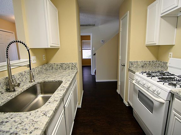 3rd image of 1723 Creekbend Dr