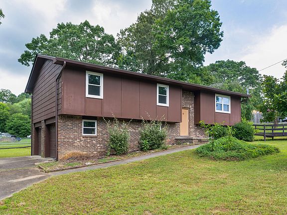 2nd image of 8212 Thornwood Dr