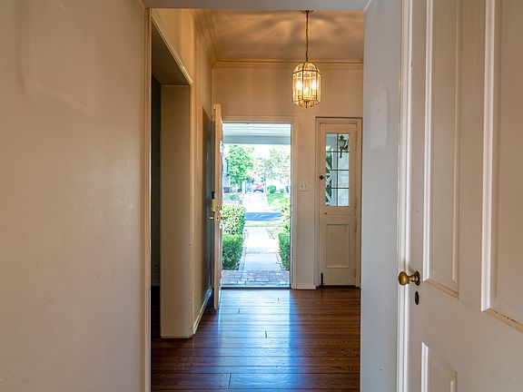 4th image of 2150 Melville Dr