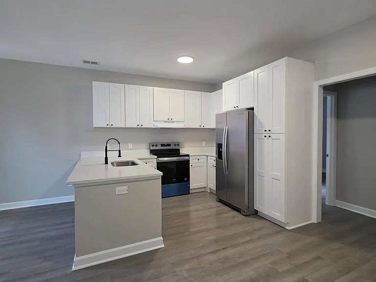 1005 Queen St — Photo 6