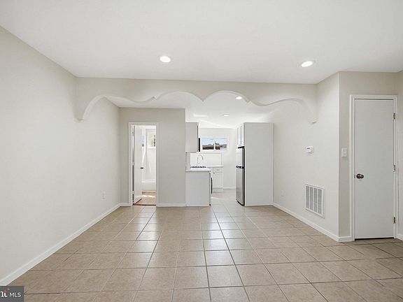 4th image of 740 Christian St Floor 3