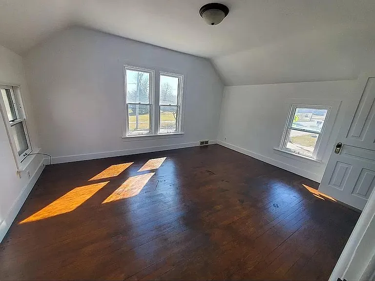 732 W Genesee St — Photo 7