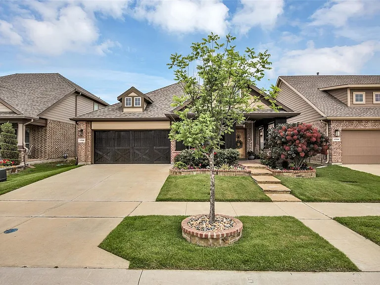 1708 Cole Ln — Photo 2