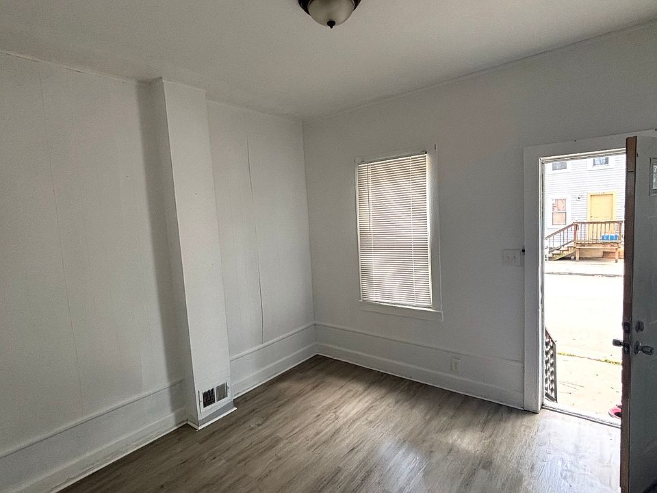1st image of 134 Thompson St #1