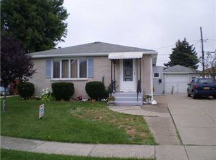 16 Cloister Ct, Buffalo, NY 14219