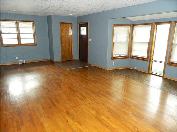 5th image of 923 Crestline Dr
