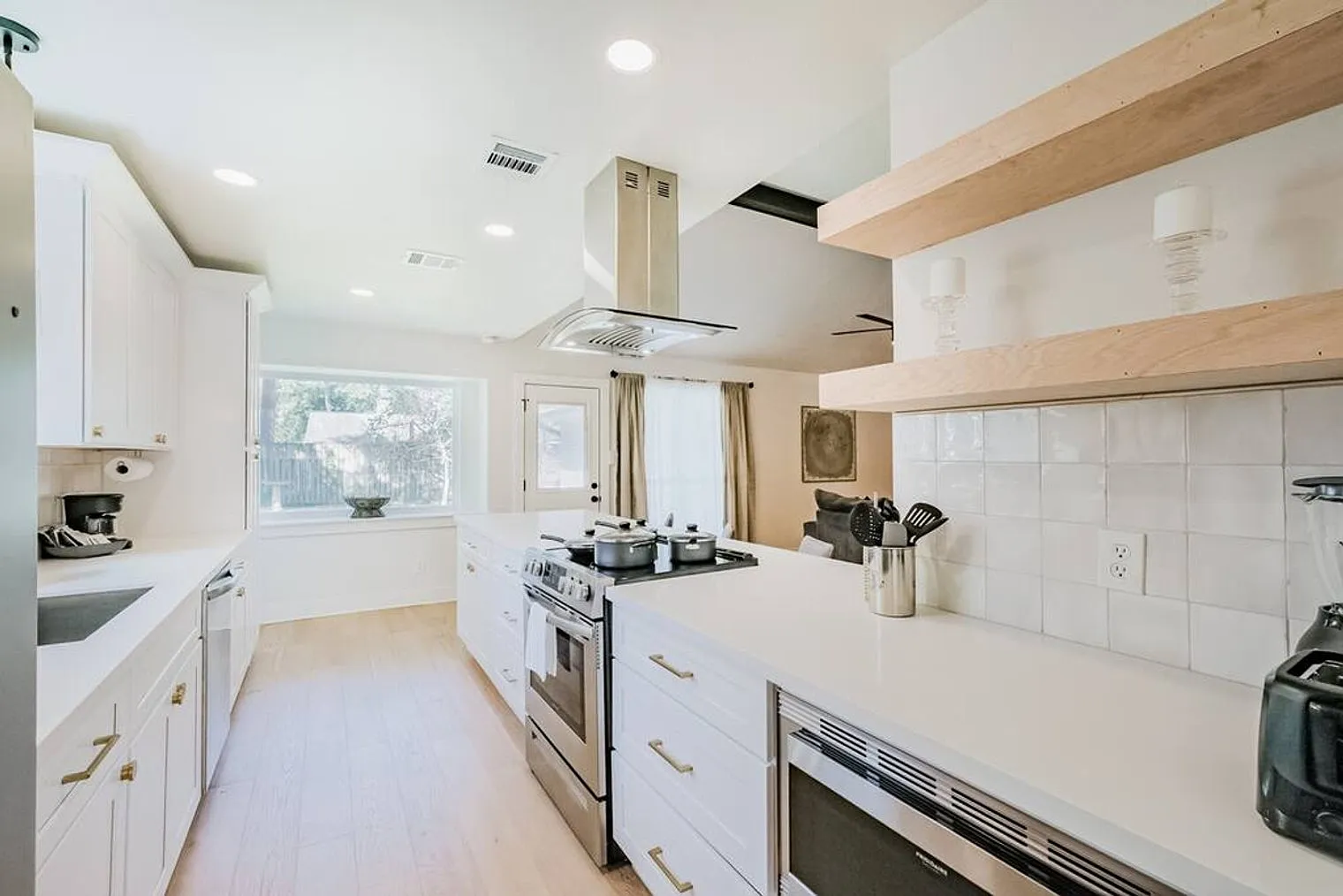 4 bed, 2.0 bath, 1765 sqft, $4,910 — Photo 4