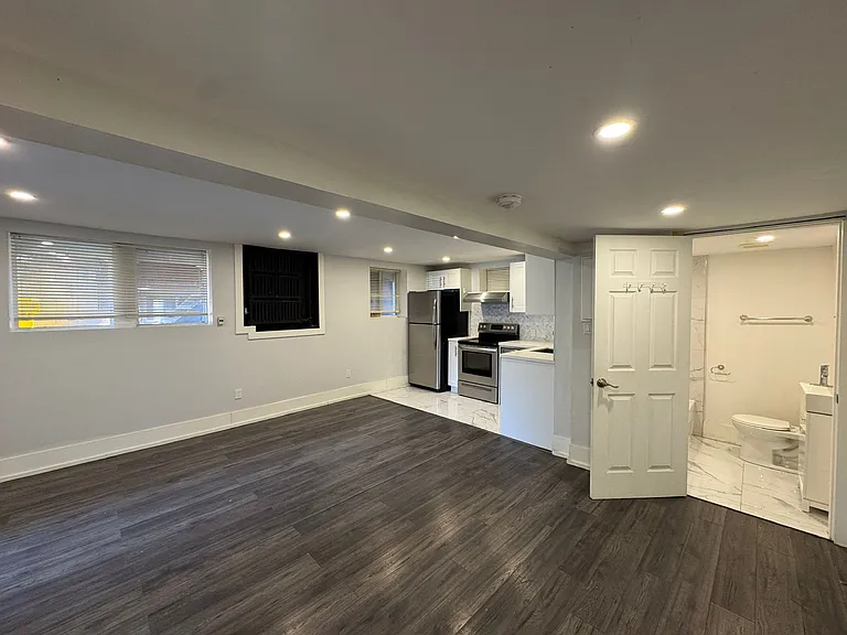 5 Balmoral Ave S #1 — Photo 12