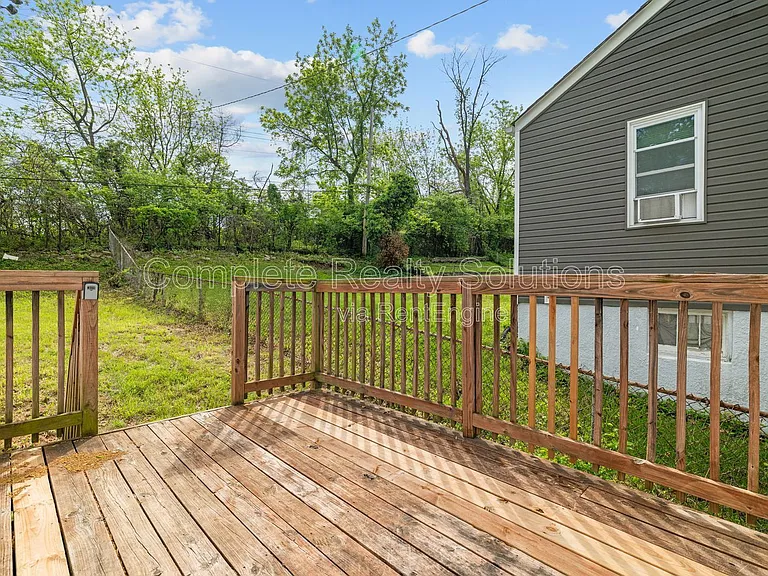 7120 Greenhaven Dr — Photo 2