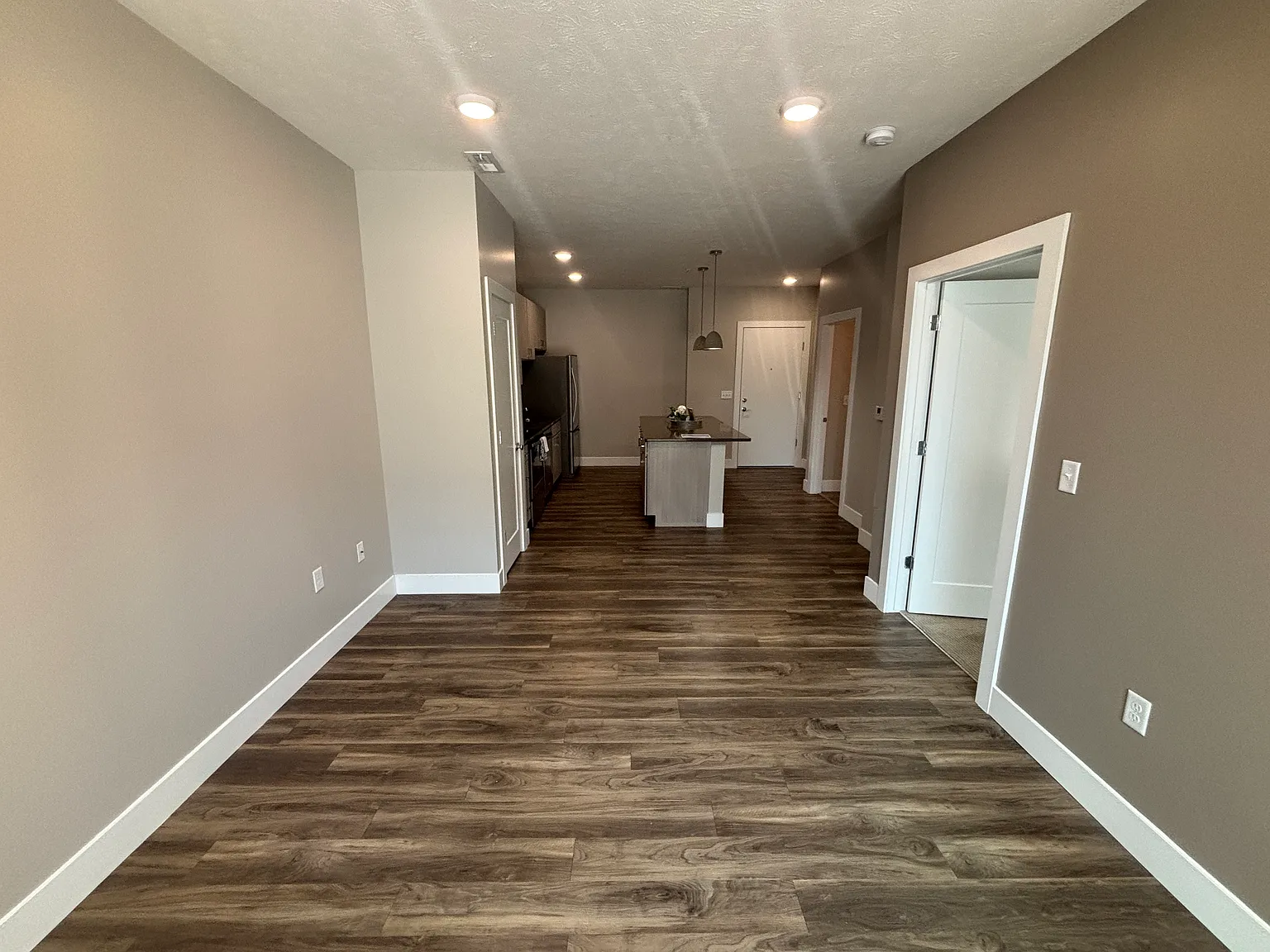 1 bed, 688 sqft, $1,275 — Photo 2