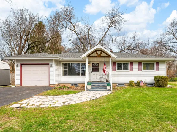 835 Ansley Dr, Saint Joseph, MI 49085